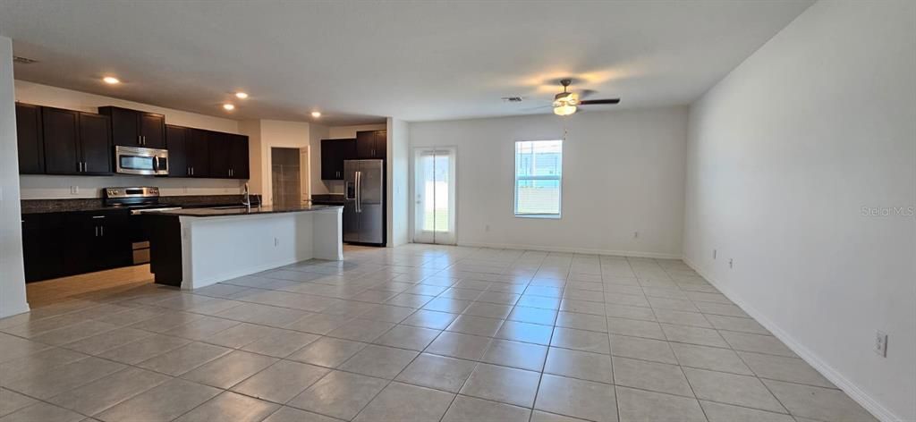 For Rent: $2,549 (5 beds, 2 baths, 2217 Square Feet)