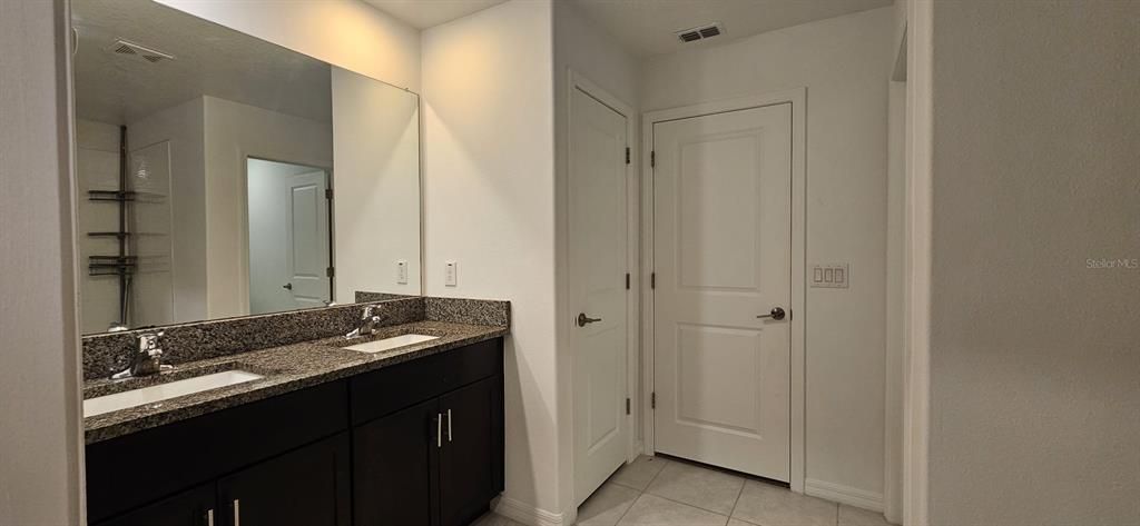 For Rent: $2,549 (5 beds, 2 baths, 2217 Square Feet)