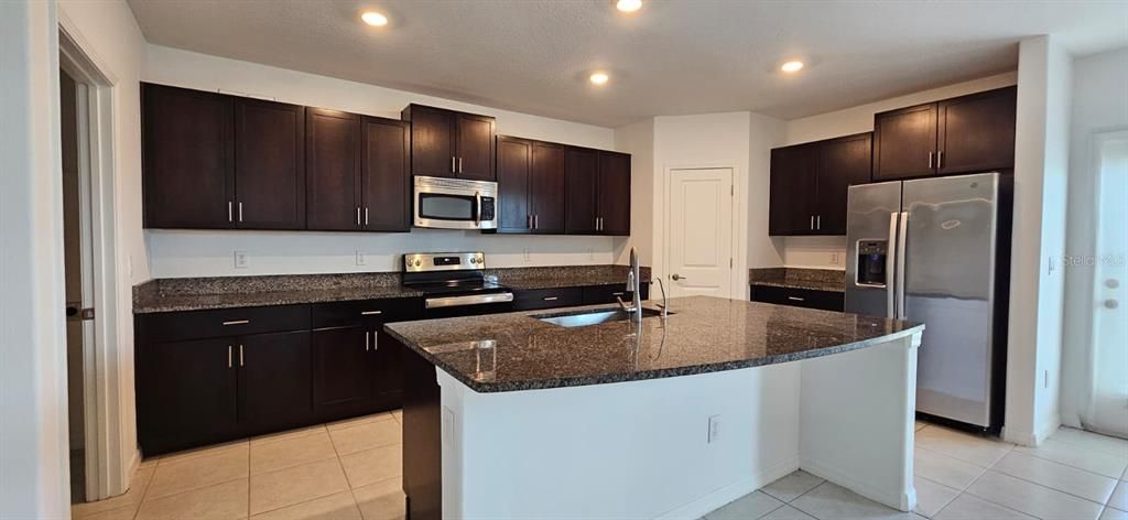 For Rent: $2,549 (5 beds, 2 baths, 2217 Square Feet)