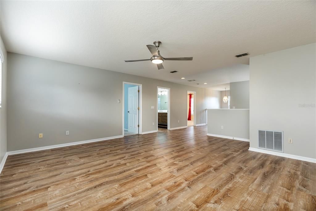 For Sale: $570,000 (5 beds, 3 baths, 3155 Square Feet)