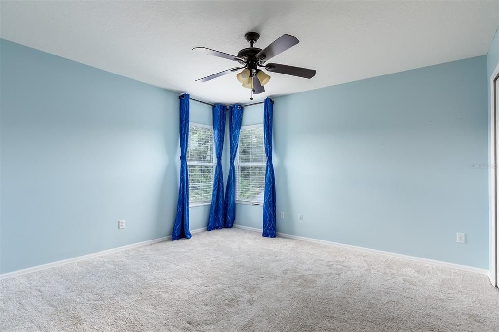 For Sale: $570,000 (5 beds, 3 baths, 3155 Square Feet)