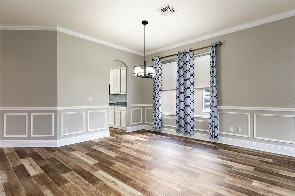 For Sale: $570,000 (5 beds, 3 baths, 3155 Square Feet)