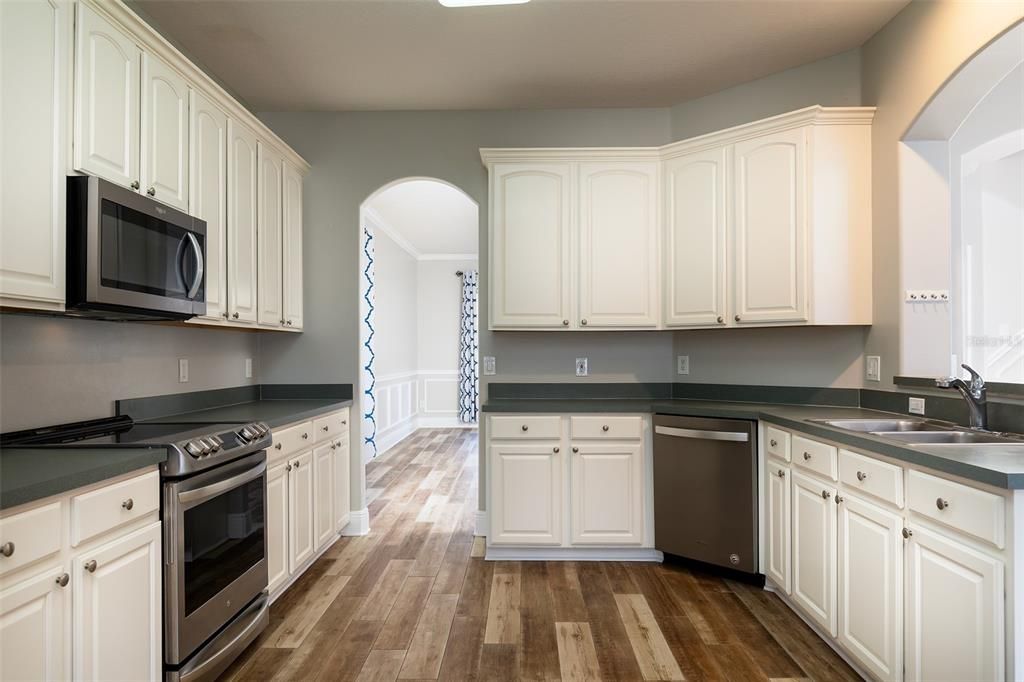 For Sale: $570,000 (5 beds, 3 baths, 3155 Square Feet)