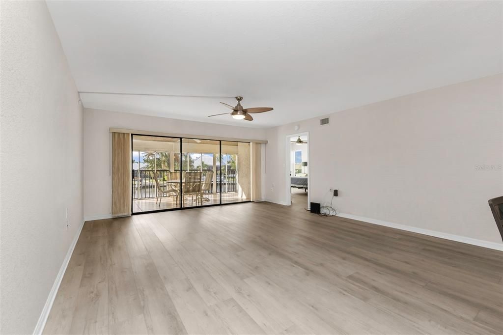 For Sale: $225,000 (2 beds, 2 baths, 1394 Square Feet)