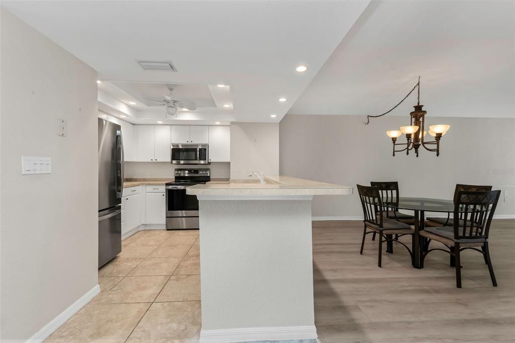 For Sale: $225,000 (2 beds, 2 baths, 1394 Square Feet)