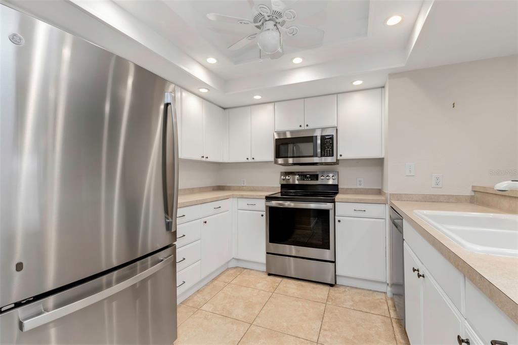 For Sale: $225,000 (2 beds, 2 baths, 1394 Square Feet)