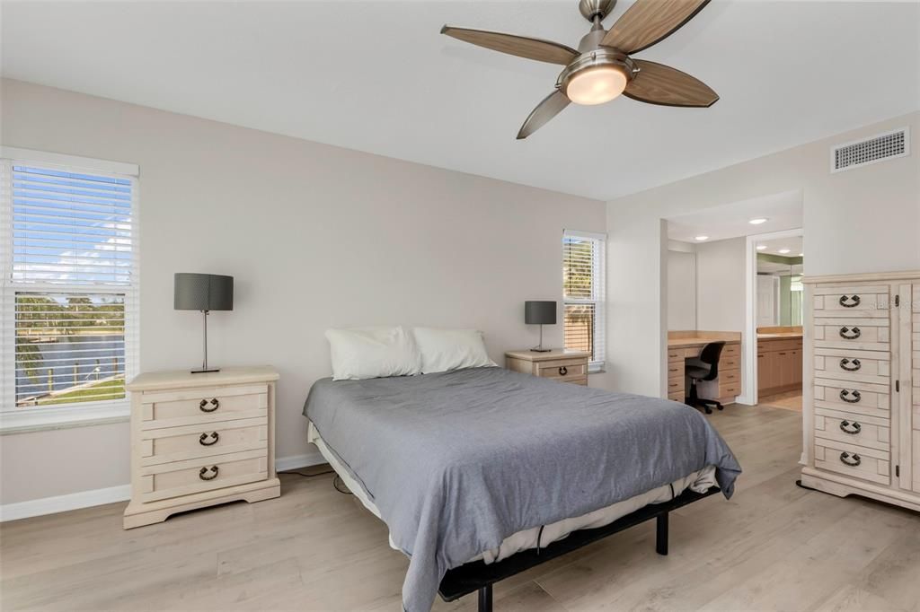 For Sale: $225,000 (2 beds, 2 baths, 1394 Square Feet)