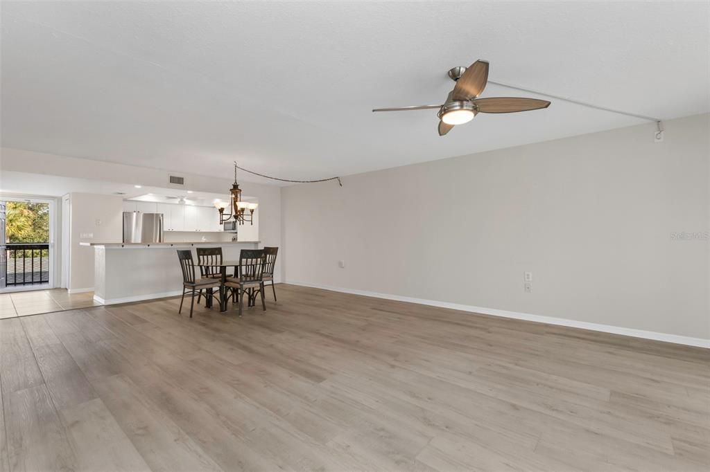 For Sale: $225,000 (2 beds, 2 baths, 1394 Square Feet)