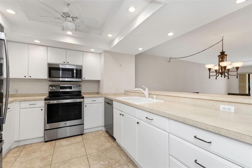 For Sale: $225,000 (2 beds, 2 baths, 1394 Square Feet)