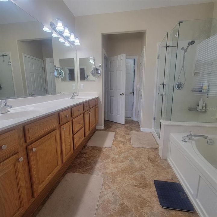 For Sale: $349,000 (2 beds, 2 baths, 1870 Square Feet)