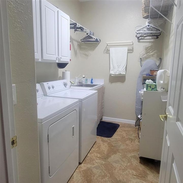 For Sale: $349,000 (2 beds, 2 baths, 1870 Square Feet)