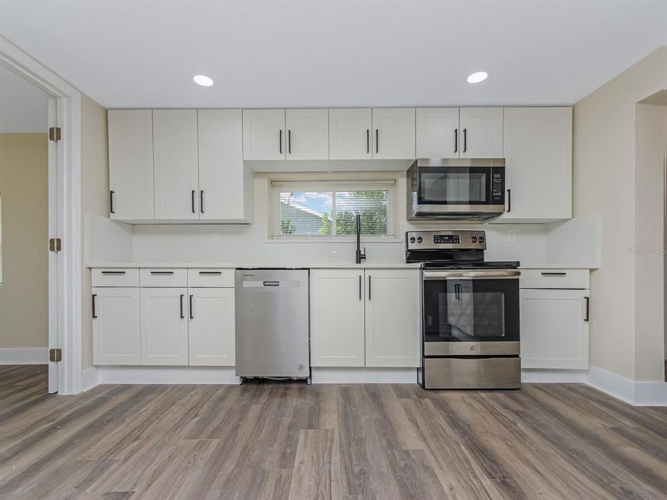 На продажу: $289,999 (3 спален, 2 ванн, 1026 Квадратных фут)