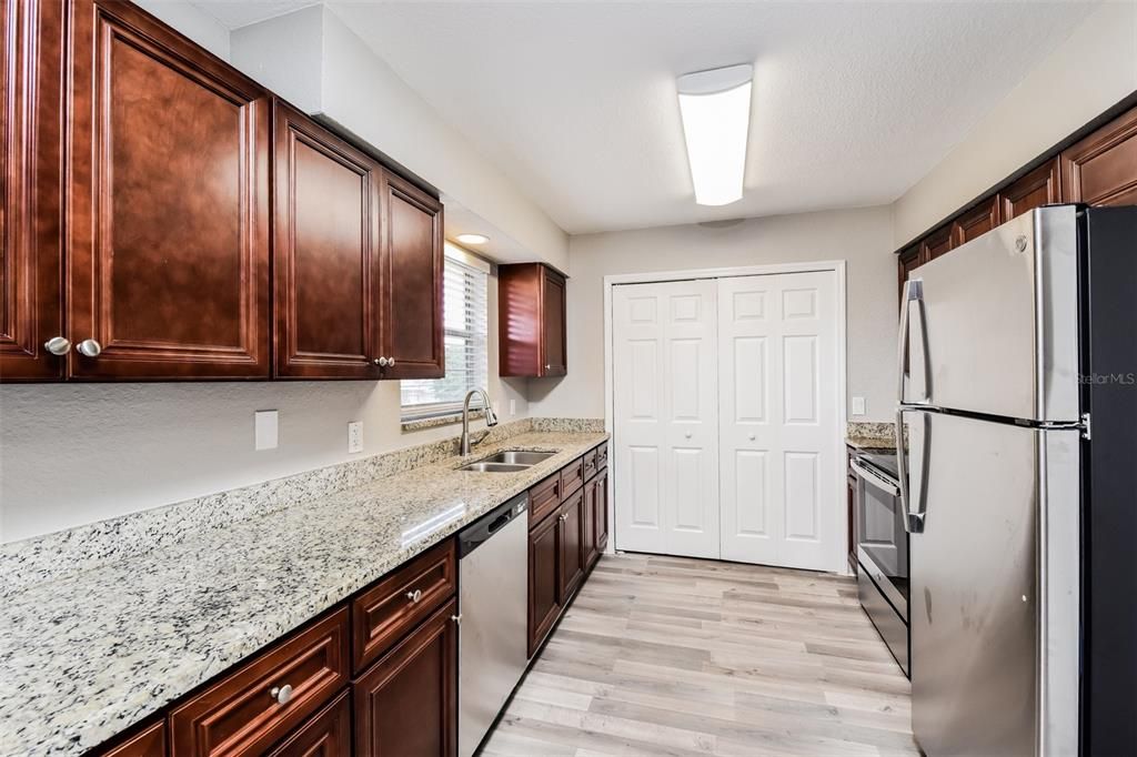 В аренду: $2,335 (3 спален, 2 ванн, 1144 Квадратных фут)
