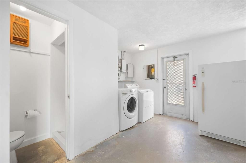 На продажу: $175,000 (2 спален, 2 ванн, 1060 Квадратных фут)
