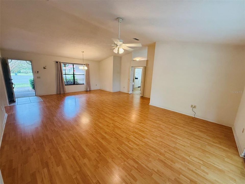 En Venta: $325,000 (3 camas, 2 baños, 1867 Pies cuadrados)