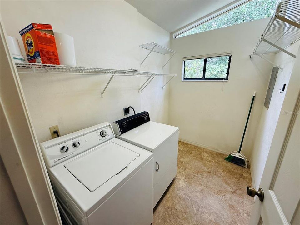 En Venta: $325,000 (3 camas, 2 baños, 1867 Pies cuadrados)