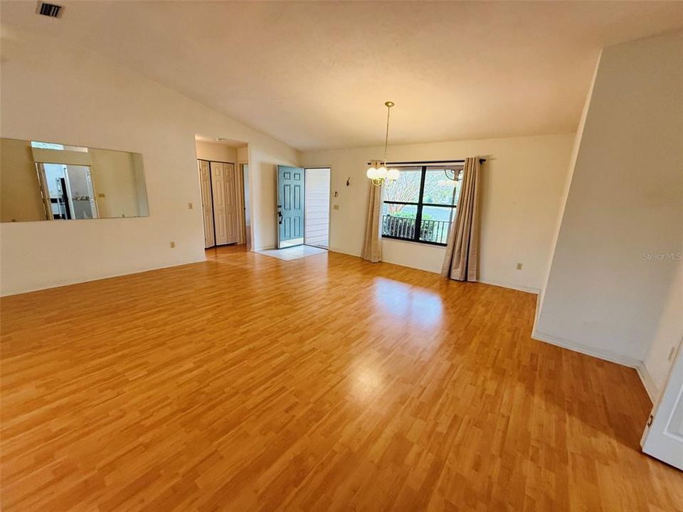 En Venta: $325,000 (3 camas, 2 baños, 1867 Pies cuadrados)