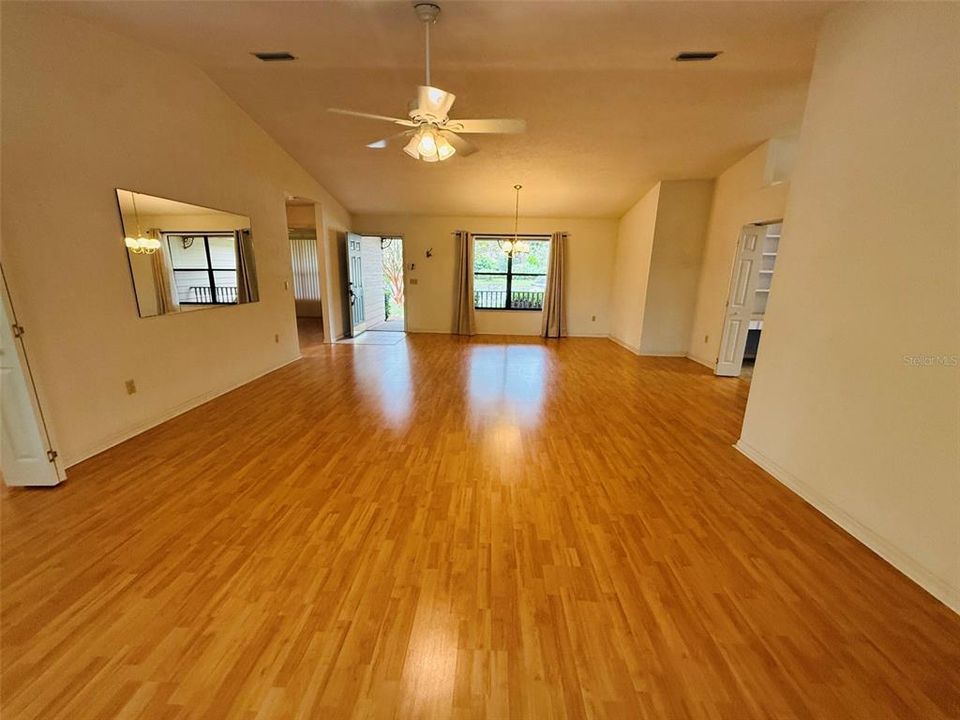 En Venta: $325,000 (3 camas, 2 baños, 1867 Pies cuadrados)
