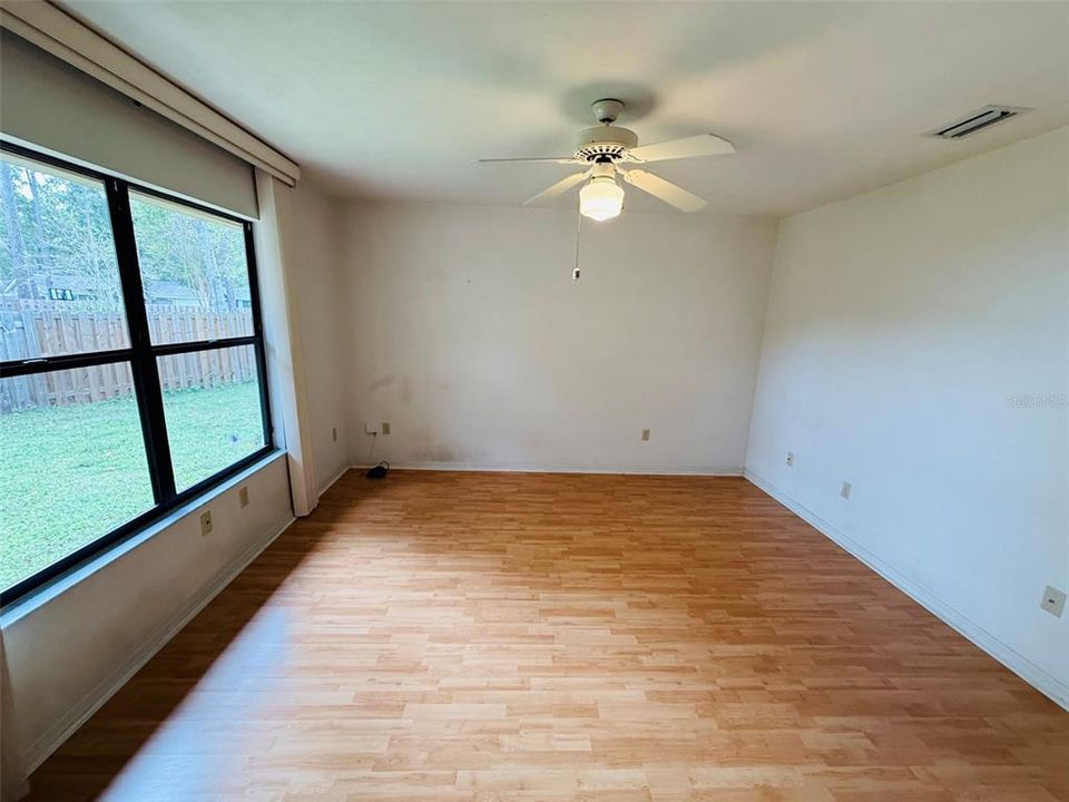 En Venta: $325,000 (3 camas, 2 baños, 1867 Pies cuadrados)