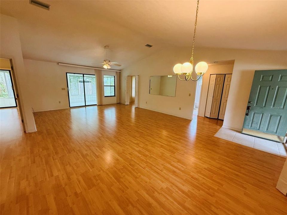 En Venta: $325,000 (3 camas, 2 baños, 1867 Pies cuadrados)