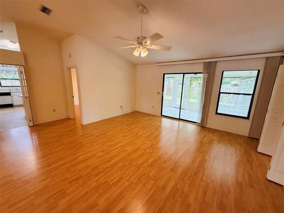 En Venta: $325,000 (3 camas, 2 baños, 1867 Pies cuadrados)