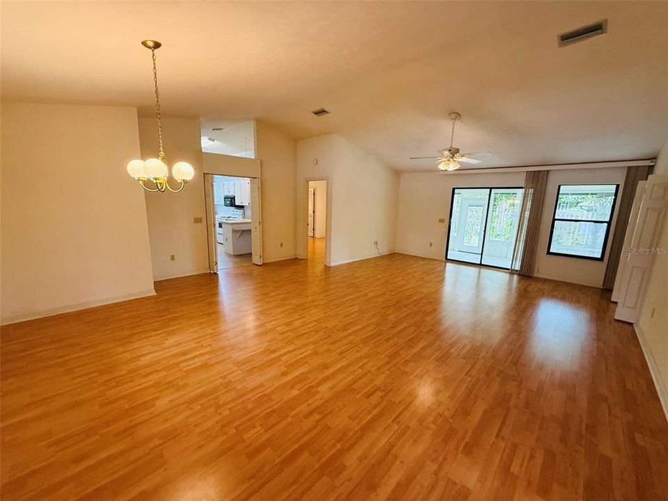 En Venta: $325,000 (3 camas, 2 baños, 1867 Pies cuadrados)