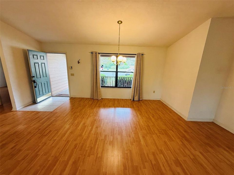 En Venta: $325,000 (3 camas, 2 baños, 1867 Pies cuadrados)