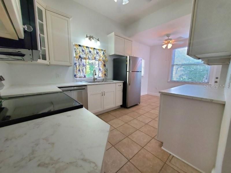 For Rent: $1,700 (1 beds, 1 baths, 840 Square Feet)