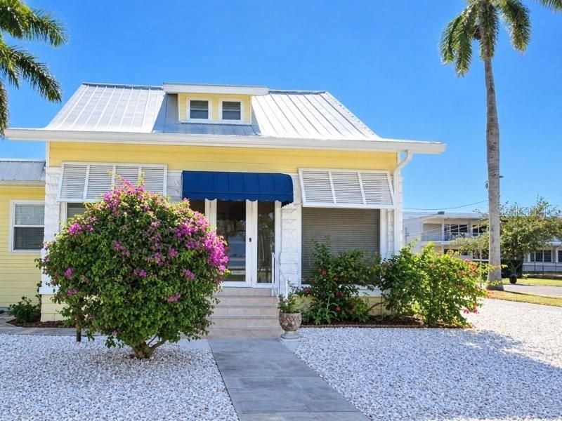 For Rent: $1,700 (1 beds, 1 baths, 840 Square Feet)