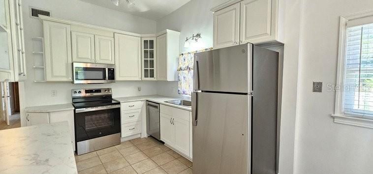 For Rent: $1,700 (1 beds, 1 baths, 840 Square Feet)