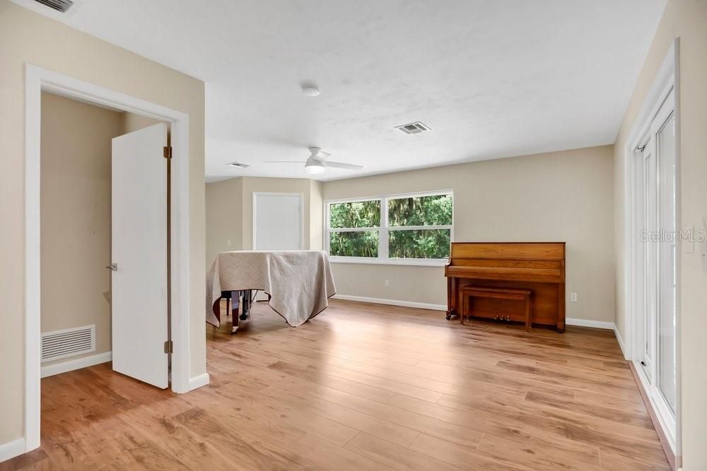 For Sale: $849,000 (4 beds, 4 baths, 2980 Square Feet)
