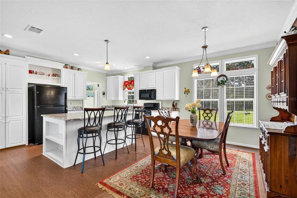 For Sale: $425,000 (3 beds, 2 baths, 1612 Square Feet)