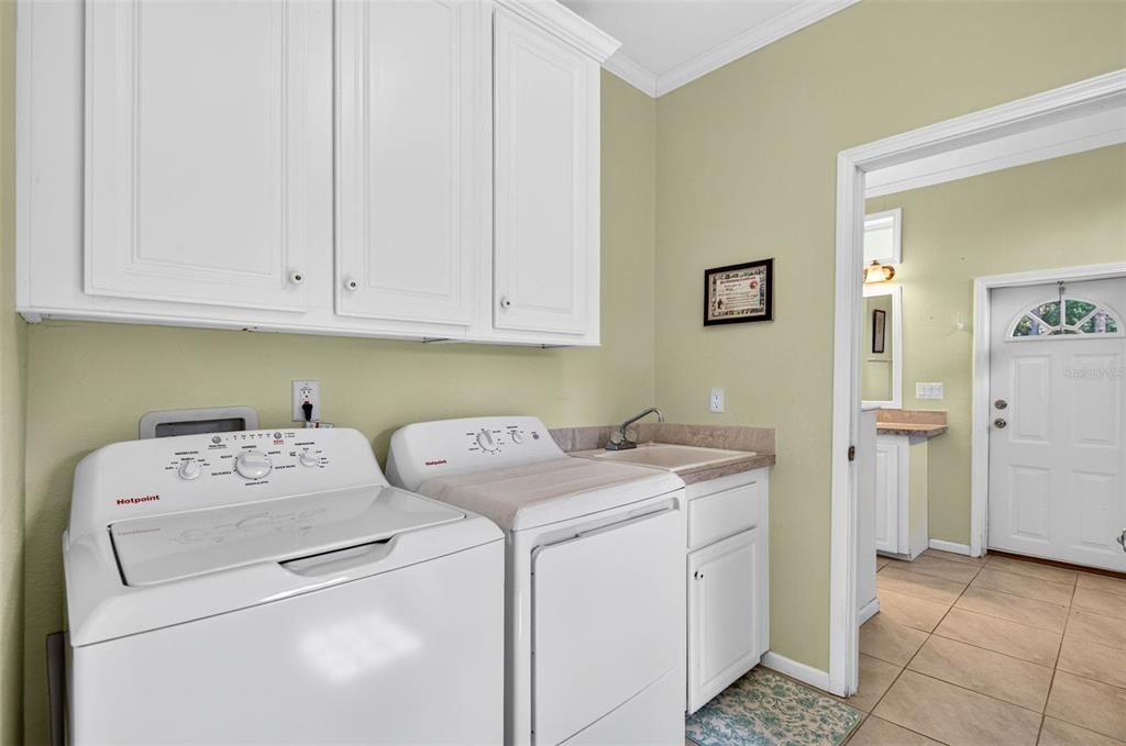 For Sale: $425,000 (3 beds, 2 baths, 1612 Square Feet)