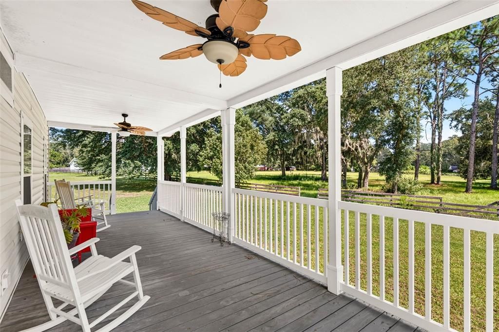 For Sale: $425,000 (3 beds, 2 baths, 1612 Square Feet)