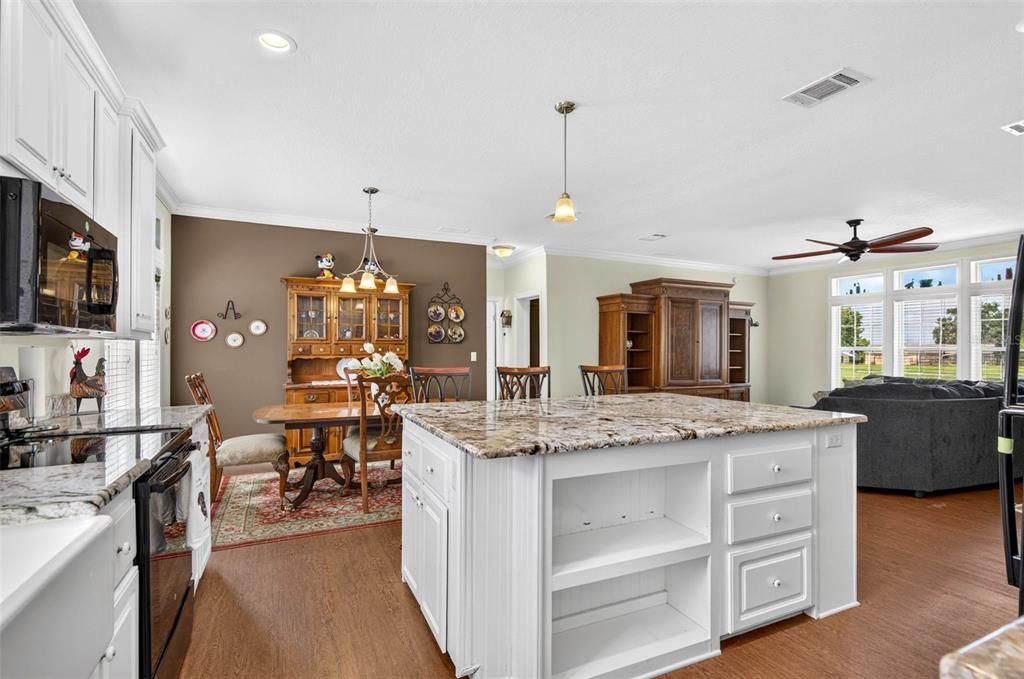 For Sale: $425,000 (3 beds, 2 baths, 1612 Square Feet)