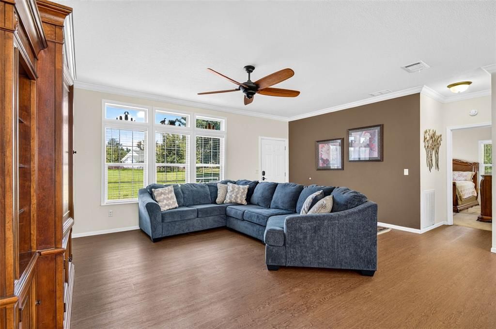 For Sale: $425,000 (3 beds, 2 baths, 1612 Square Feet)