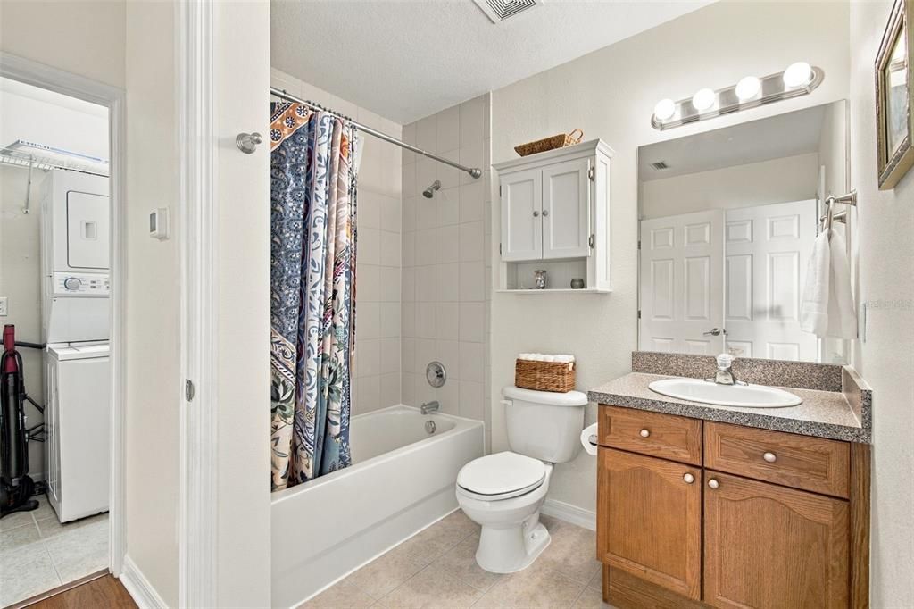 For Sale: $399,000 (2 beds, 2 baths, 1141 Square Feet)