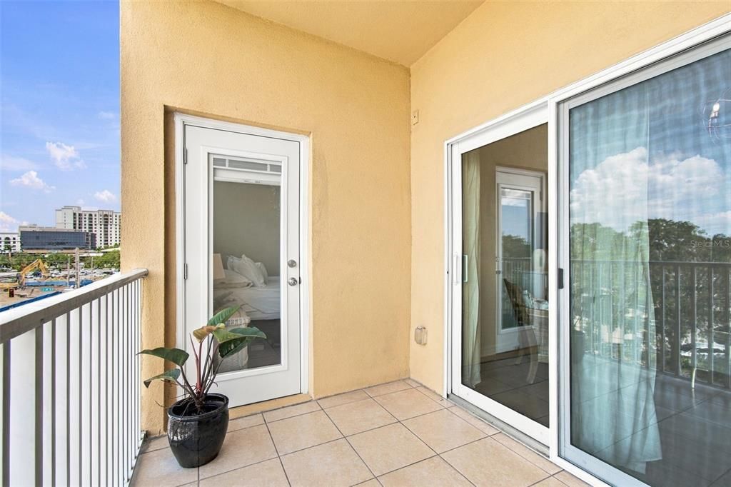 For Sale: $399,000 (2 beds, 2 baths, 1141 Square Feet)