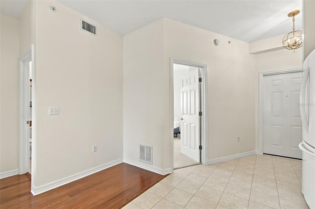 For Sale: $399,000 (2 beds, 2 baths, 1141 Square Feet)