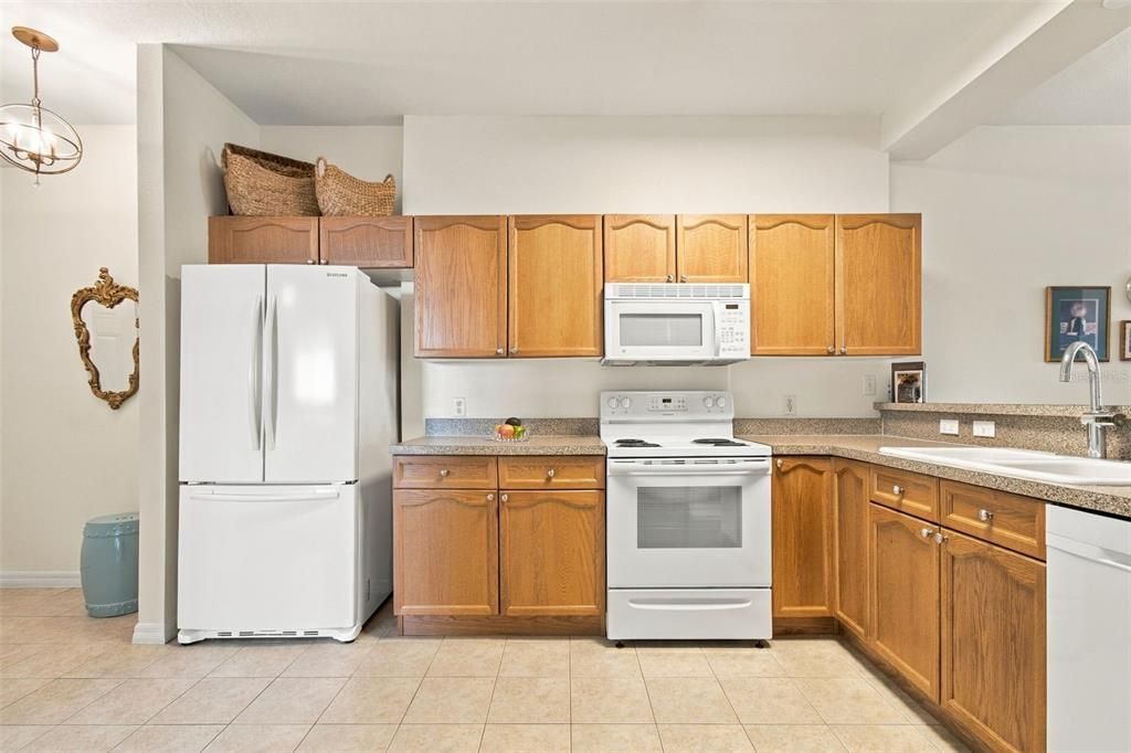 For Sale: $399,000 (2 beds, 2 baths, 1141 Square Feet)