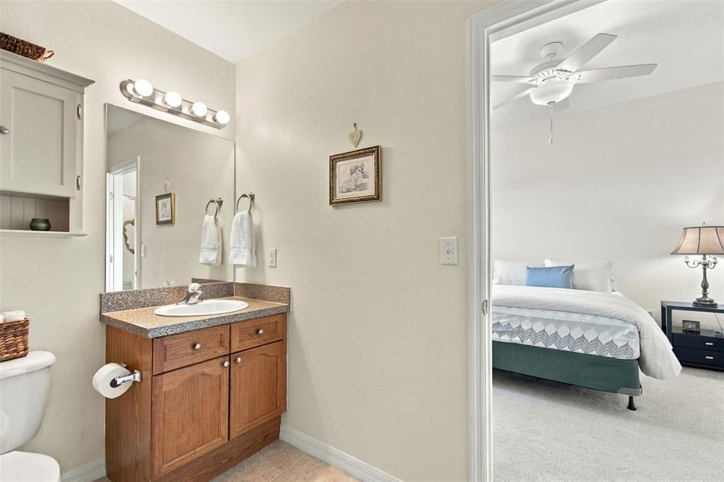 For Sale: $399,000 (2 beds, 2 baths, 1141 Square Feet)