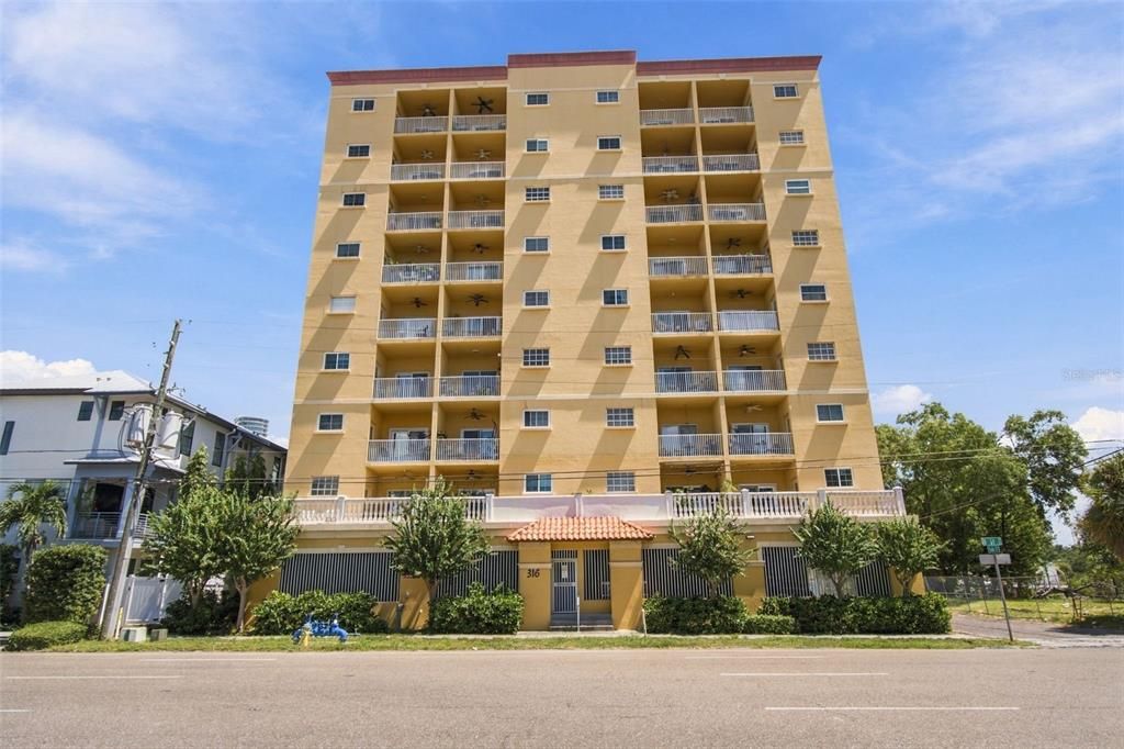For Sale: $399,000 (2 beds, 2 baths, 1141 Square Feet)