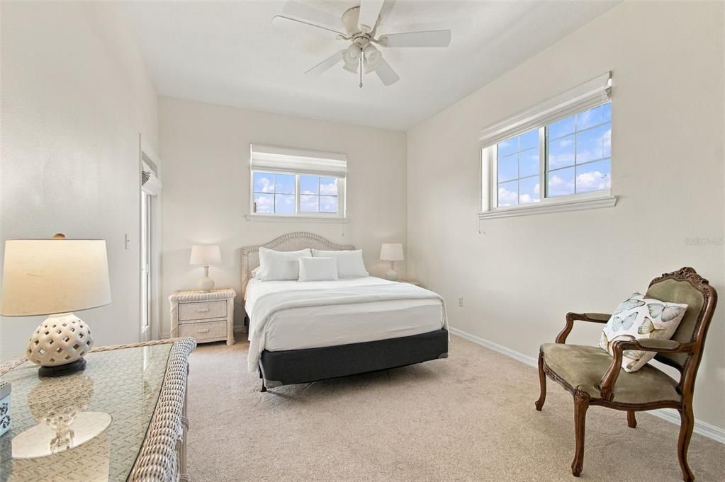 For Sale: $399,000 (2 beds, 2 baths, 1141 Square Feet)