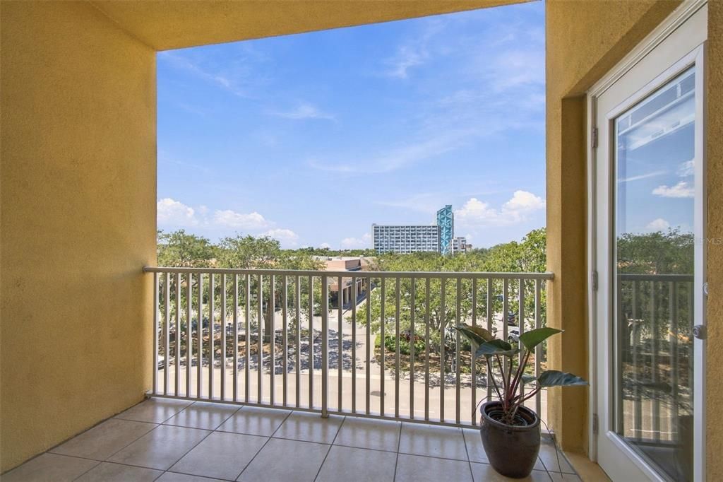 For Sale: $399,000 (2 beds, 2 baths, 1141 Square Feet)
