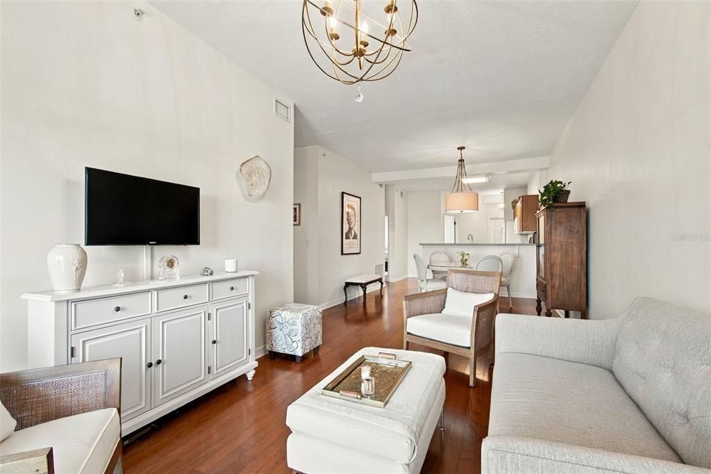 For Sale: $399,000 (2 beds, 2 baths, 1141 Square Feet)