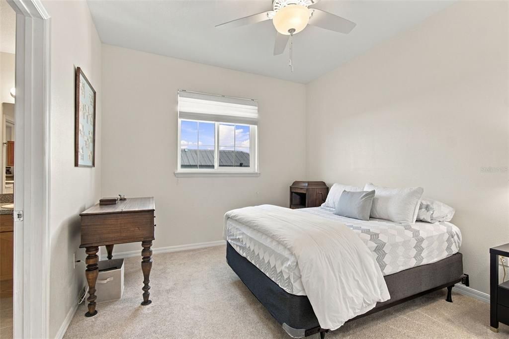 For Sale: $399,000 (2 beds, 2 baths, 1141 Square Feet)