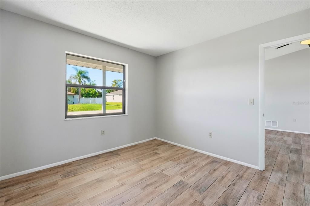 For Sale: $265,000 (2 beds, 2 baths, 1262 Square Feet)