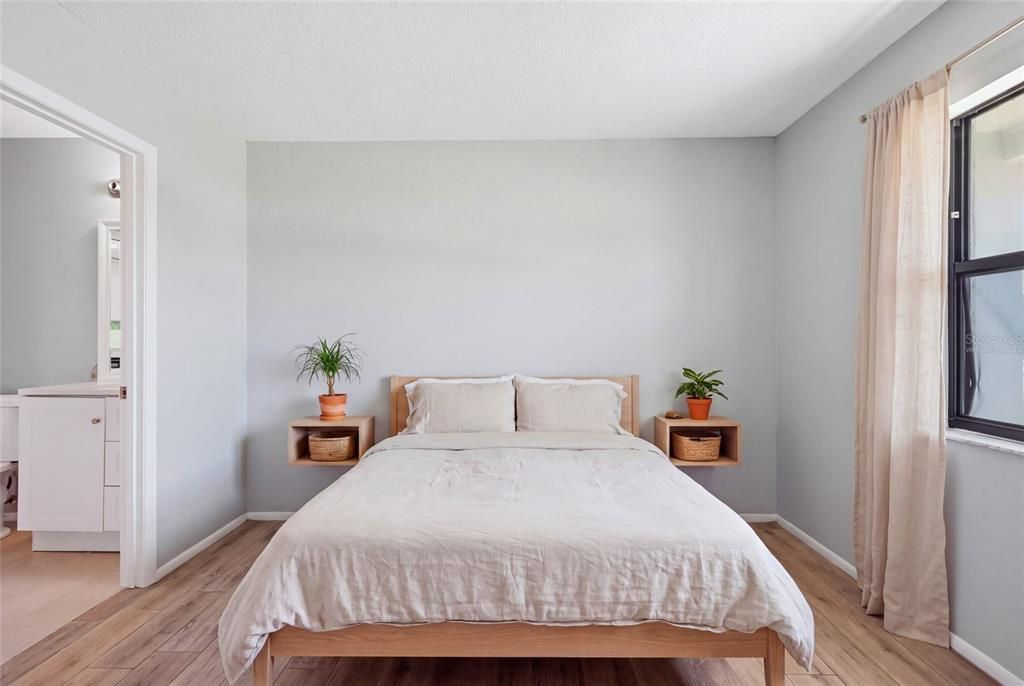 For Sale: $265,000 (2 beds, 2 baths, 1262 Square Feet)