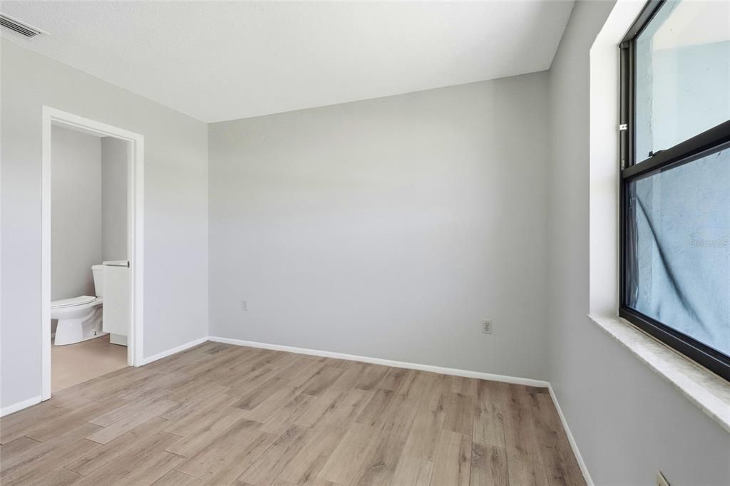 For Sale: $265,000 (2 beds, 2 baths, 1262 Square Feet)