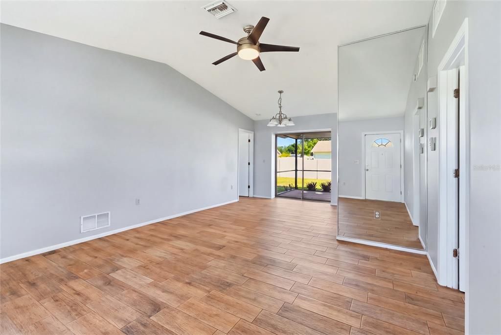 For Sale: $265,000 (2 beds, 2 baths, 1262 Square Feet)